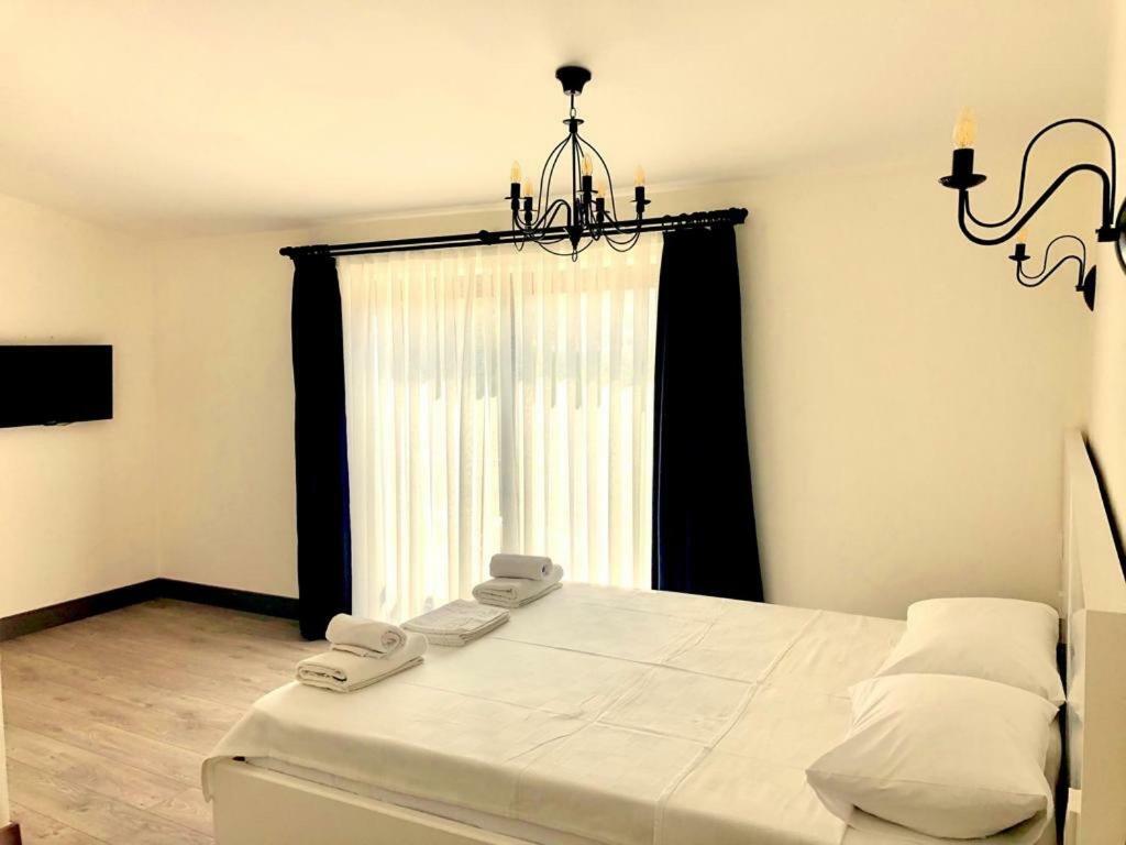 Victoria Hotel And Lounge Foca Kültér fotó