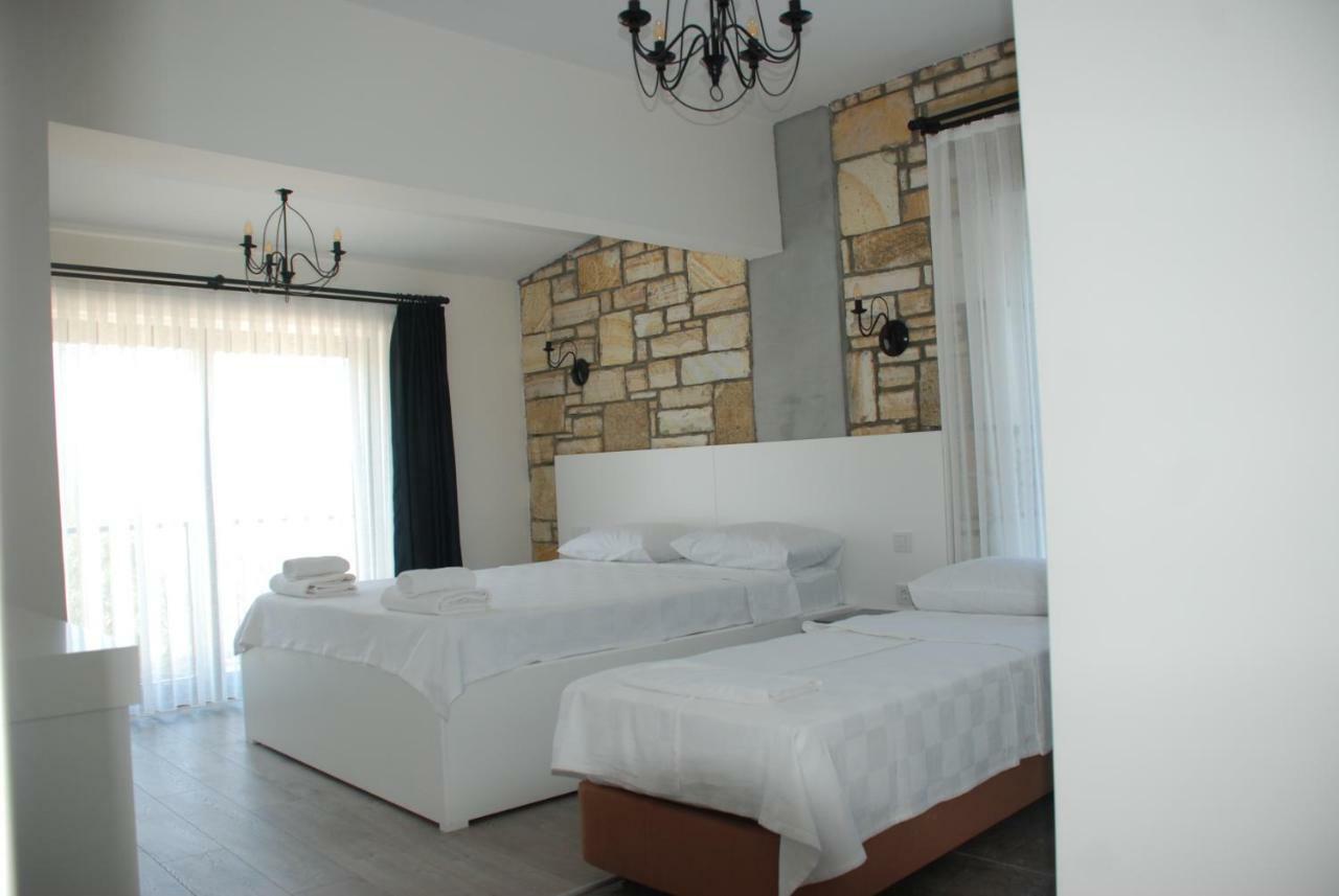Victoria Hotel And Lounge Foca Kültér fotó