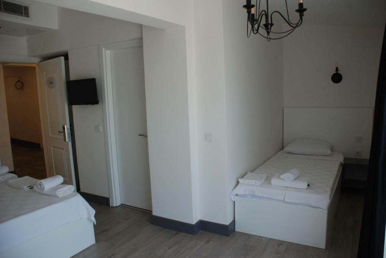 Victoria Hotel And Lounge Foca Kültér fotó